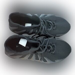 Black authentic Yeezy 450 sz 7 Sneakers!